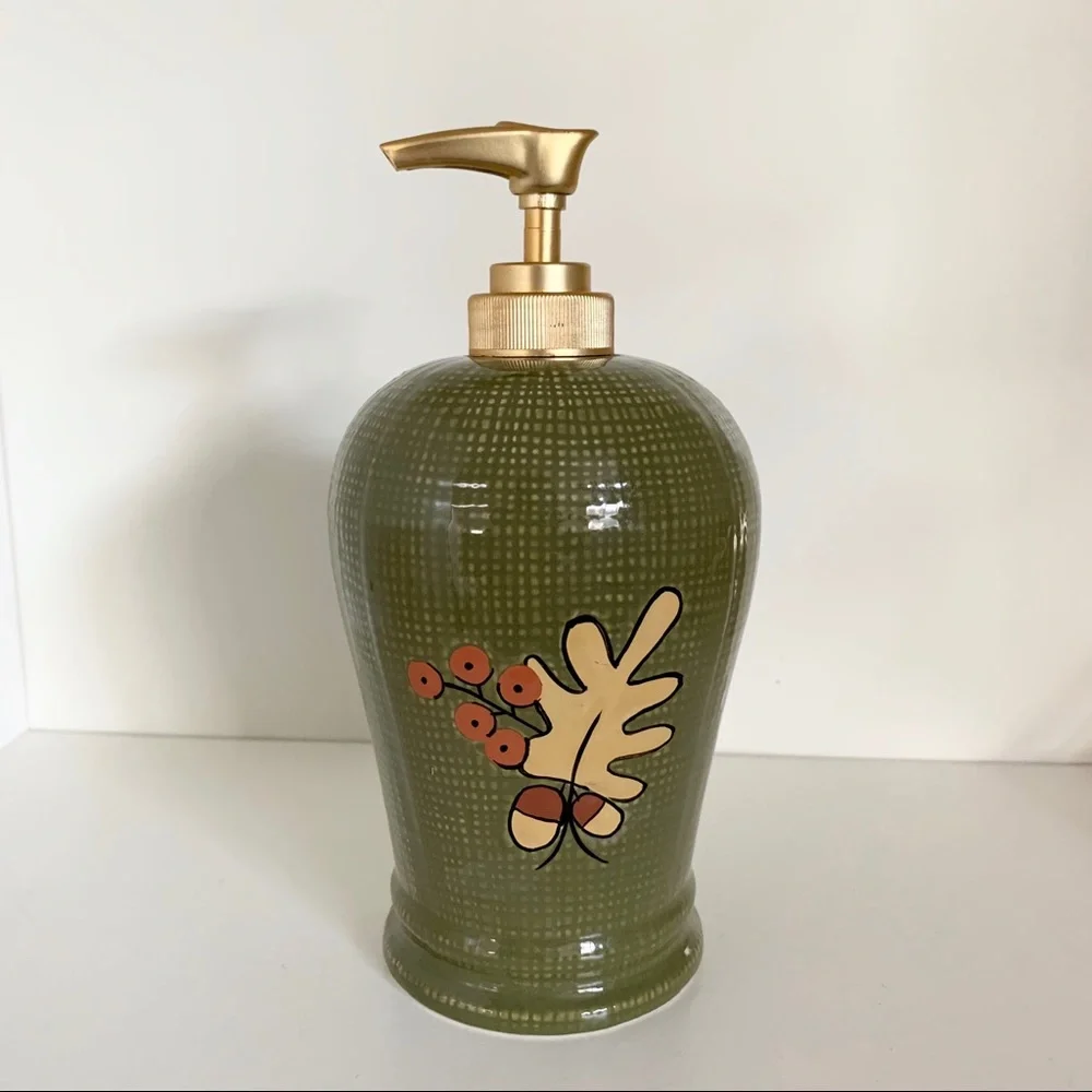 NWOT Vintage Ceramic soap dispenser